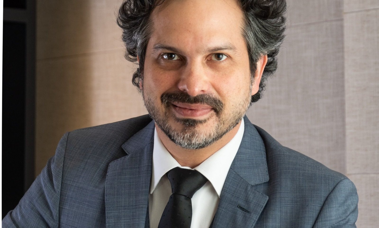 Dr. Walter Refkalefsky Loureiro, autor do protocolo premiado no AMWC Brasil 2025.